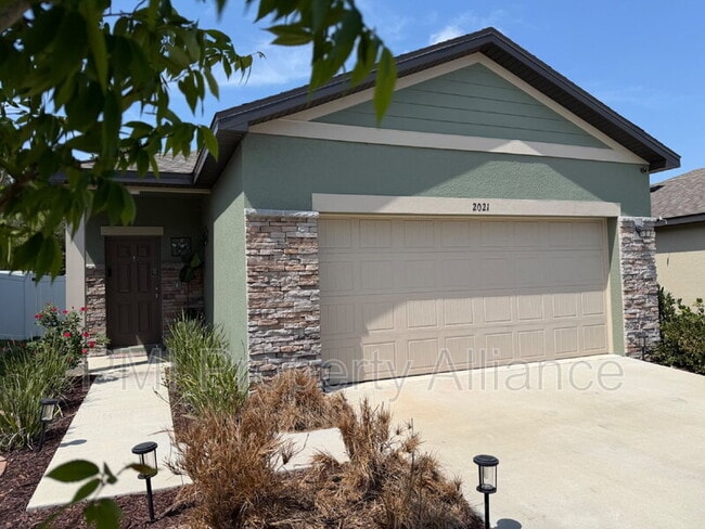 2021 Hemingway Cir in Groveland, FL - Building Photo - Building Photo