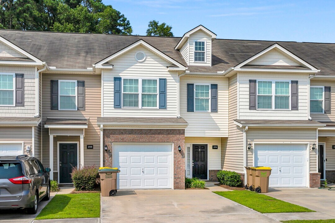 190 Canyon Oak Loop in Richmond Hill, GA - Building Photo