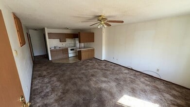 124 N Broadway St in Canton, SD - Building Photo - Building Photo