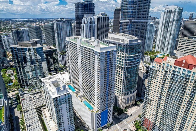 1200 Brickell Bay Dr, Unit 4306 in Miami, FL - Foto de edificio - Building Photo