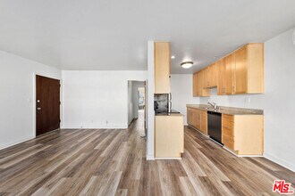 11670 Iowa Ave-Unit -3 in Los Angeles, CA - Building Photo - Building Photo