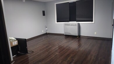 81 Main St, Unit 3 in Hamburg, NY - Foto de edificio - Building Photo