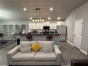 941 Sundance Ln in Bentonville, AR - Foto de edificio - Building Photo