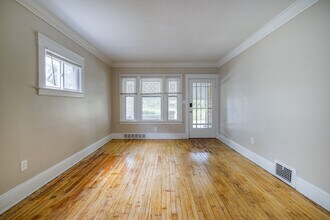 12401 Parkhill Ave in Cleveland, OH - Foto de edificio - Building Photo