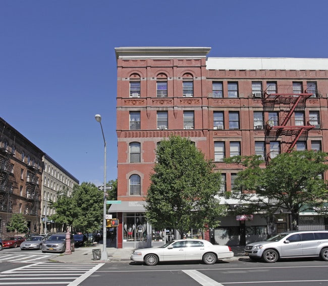 Ahi Ezer Housing in New York, NY - Foto de edificio - Building Photo