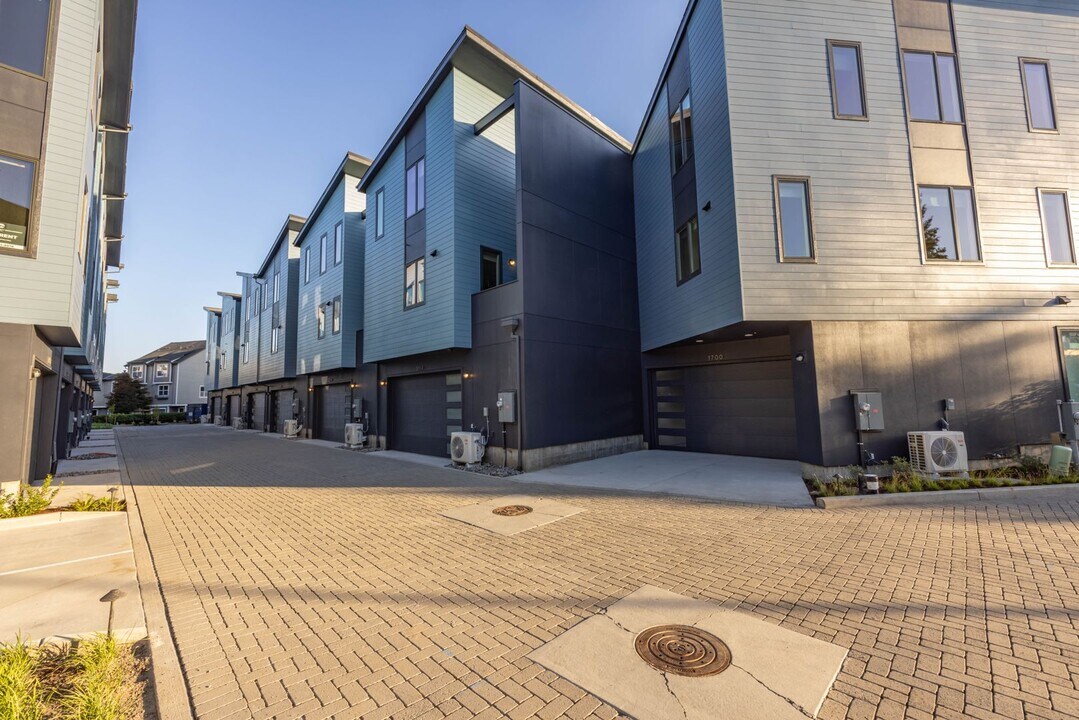 1708 SE Columbia River Dr in Vancouver, WA - Building Photo