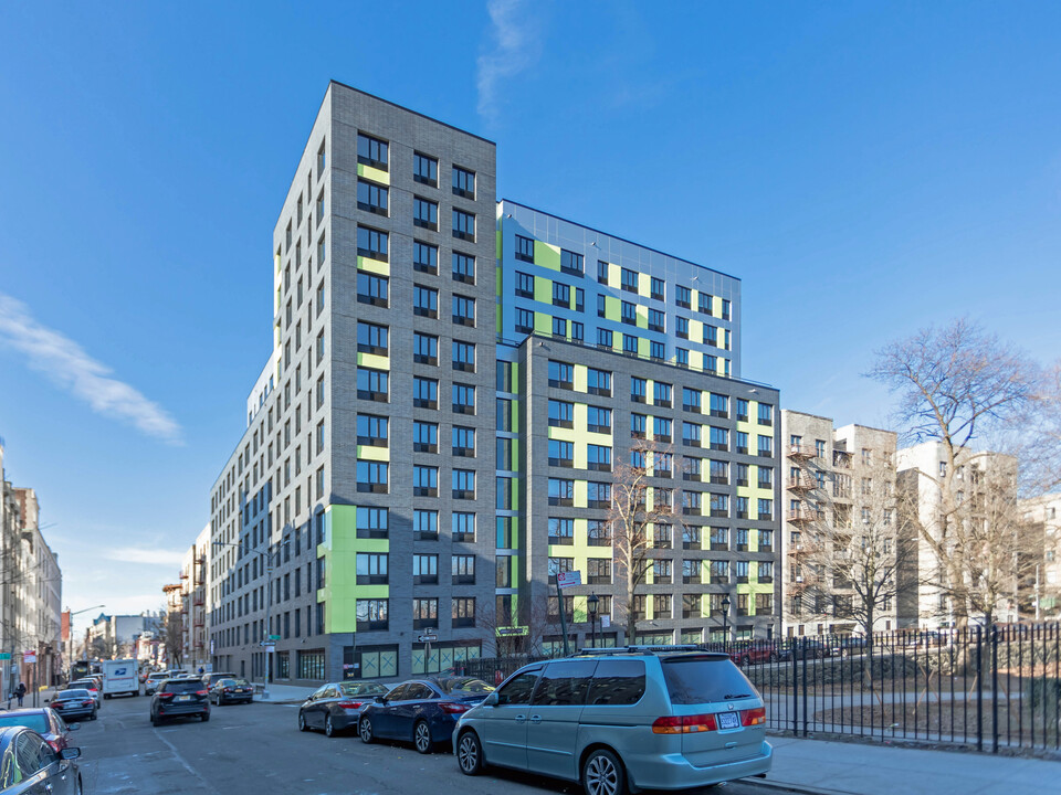 Creston Parkview in Bronx, NY - Building Photo