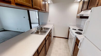 Western Hills Apartments in Ames, IA - Building Photo - Building Photo