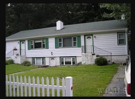 33 E Vacation Dr in Wappingers Falls, NY - Building Photo