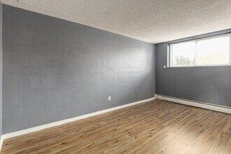 Kent Apartments in Edmonton, AB - Building Photo - Building Photo