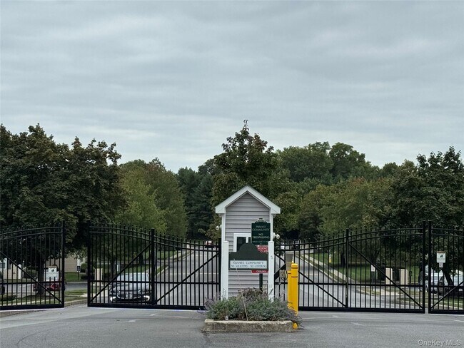 100 Hillside Dr in Middletown, NY - Building Photo - Building Photo