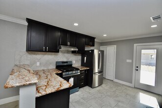 7238 Evans St in Houston, TX - Building Photo - Building Photo