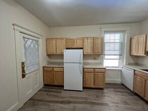75 Longwood Ave, Unit 1R in Brookline, MA - Foto de edificio - Building Photo