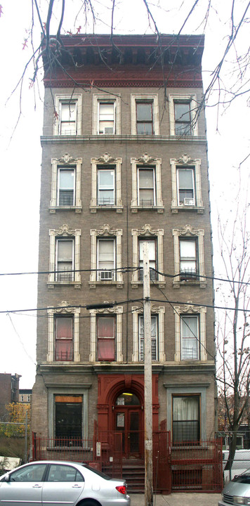 536 E 142nd St in Bronx, NY - Foto de edificio