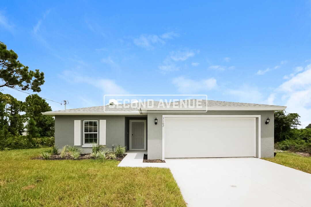 3102 19th St SW in Lehigh Acres, FL - Building Photo