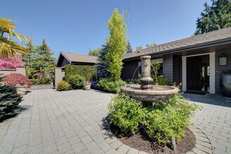 914 88th Ave NE in Medina, WA - Foto de edificio - Building Photo