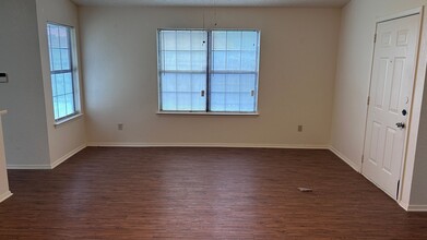 1127 Mountain View St in Red Oak, TX - Building Photo - Building Photo