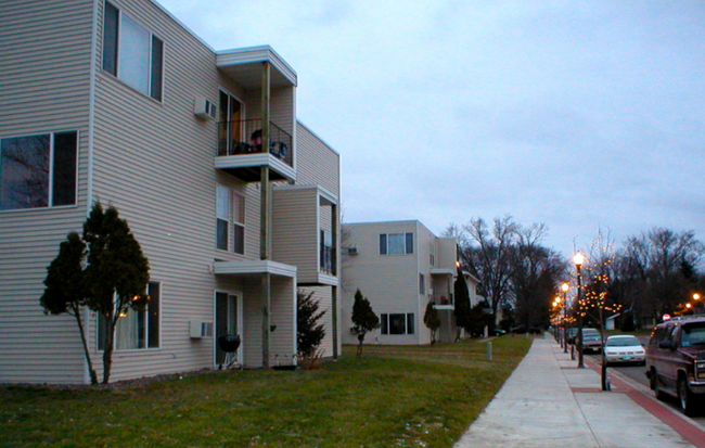 109 Birch St N in Cambridge, MN - Foto de edificio - Building Photo