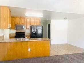 La Casa Elegante in Fresno, CA - Building Photo - Building Photo