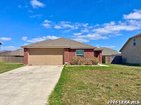 1408 Doncaster Dr in Seguin, TX - Building Photo
