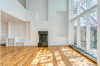 558 Chapel St-Unit -1 in New Haven, CT - Building Photo - Building Photo