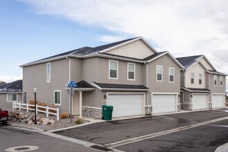Abington Heights Townhomes in Roy, UT - Foto de edificio - Building Photo