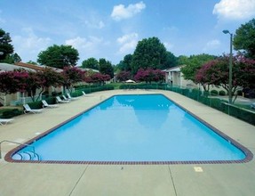 Oak Park at Nations Ford in Charlotte, NC - Building Photo - Building Photo