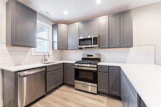 1725 N Honore St in Chicago, IL - Building Photo - Building Photo