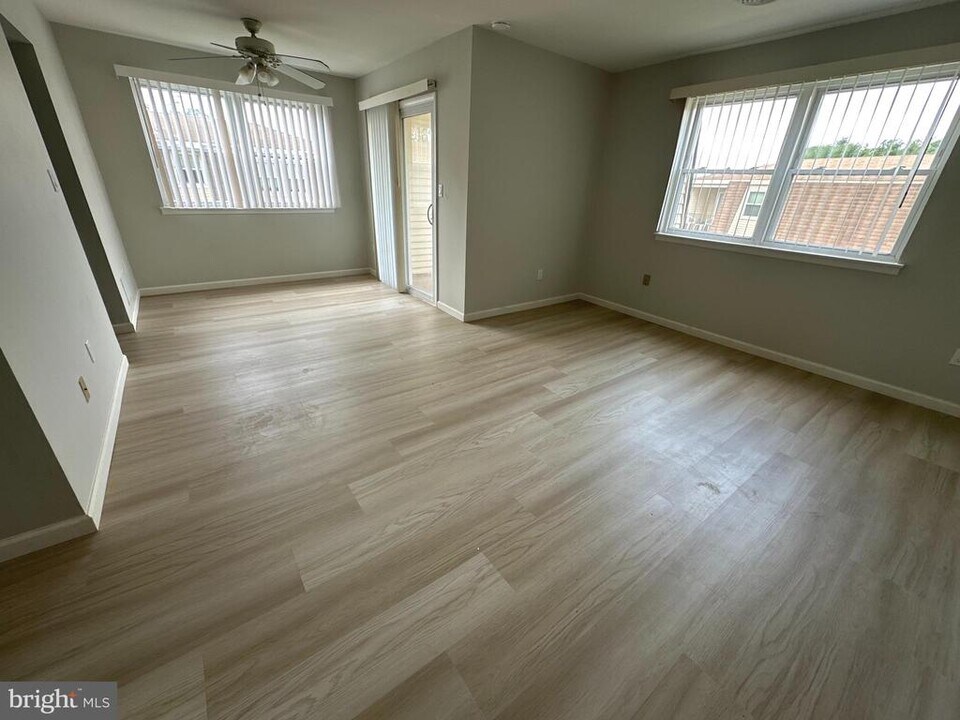 5 Florence Tollgate in Florence, NJ - Building Photo