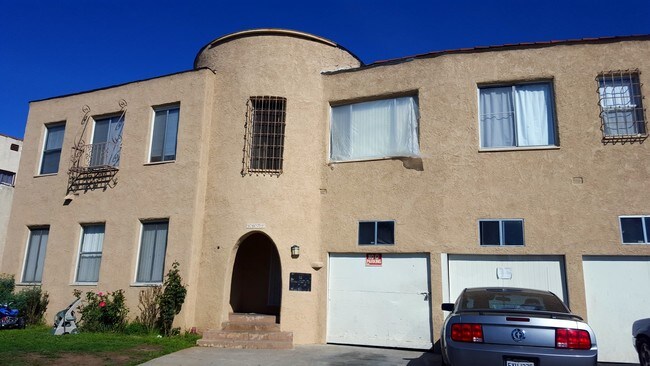 1072 Leonard Ave in Los Angeles, CA - Foto de edificio - Building Photo