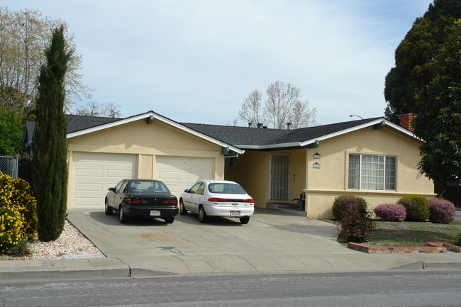 34848-34850 Perry Rd in Union City, CA - Building Photo - Building Photo