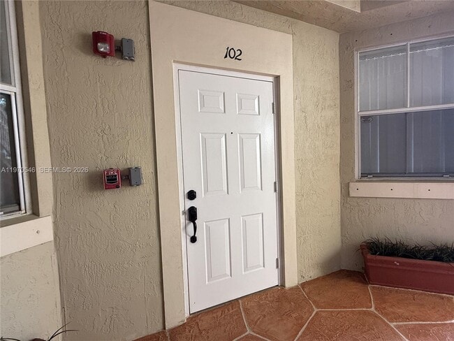 8936 W Flagler St in Miami, FL - Building Photo - Building Photo