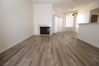 3150 N Soft Breezes Dr-Unit -2211 in Las Vegas, NV - Building Photo - Building Photo