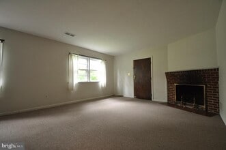 4629 Hillbrook Dr in Annandale, VA - Building Photo - Building Photo