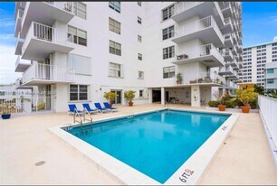 2829 Indian Creek Dr in Miami Beach, FL - Building Photo