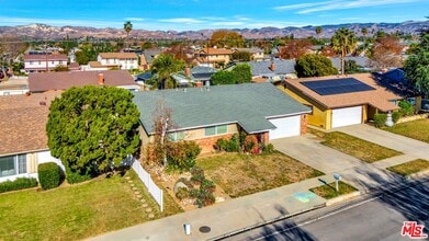 2425 Dusan St in Simi Valley, CA - Building Photo - Building Photo