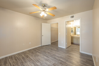 Padre De Vida Apartments in McAllen, TX - Foto de edificio - Interior Photo