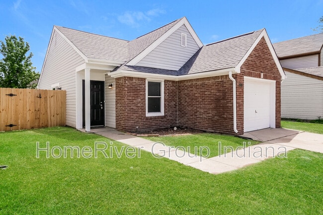 4919 Wisteria Dr in Indianapolis, IN - Foto de edificio - Building Photo