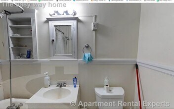 14 Centre St, Unit #D in Cambridge, MA - Foto de edificio - Building Photo