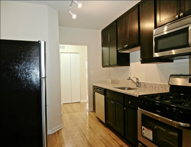 3123 W Lawrence Ave, Unit 2 in Chicago, IL - Building Photo - Building Photo
