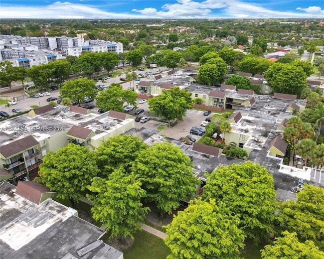 8309 SW 142nd Ave in Miami, FL - Building Photo - Building Photo