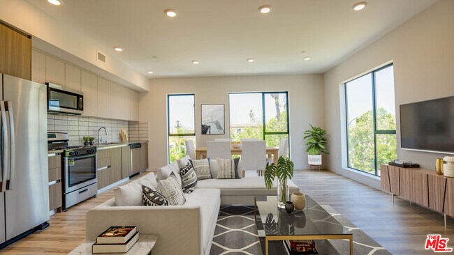 property at 1540 S Hayworth Ave
