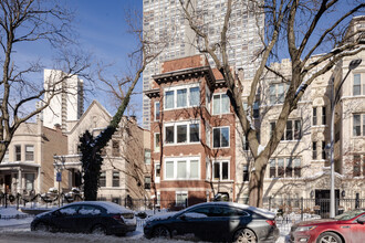 648 W Sheridan Rd in Chicago, IL - Foto de edificio - Building Photo
