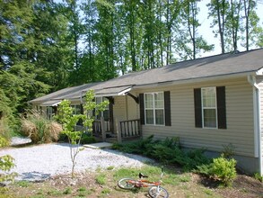 1824 Lower Ridgewood Blvd in Hendersonville, NC - Building Photo - Building Photo