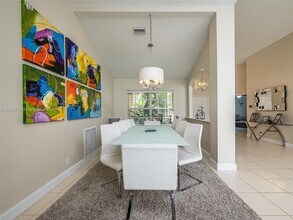 643 Lake Blvd in Weston, FL - Building Photo - Building Photo
