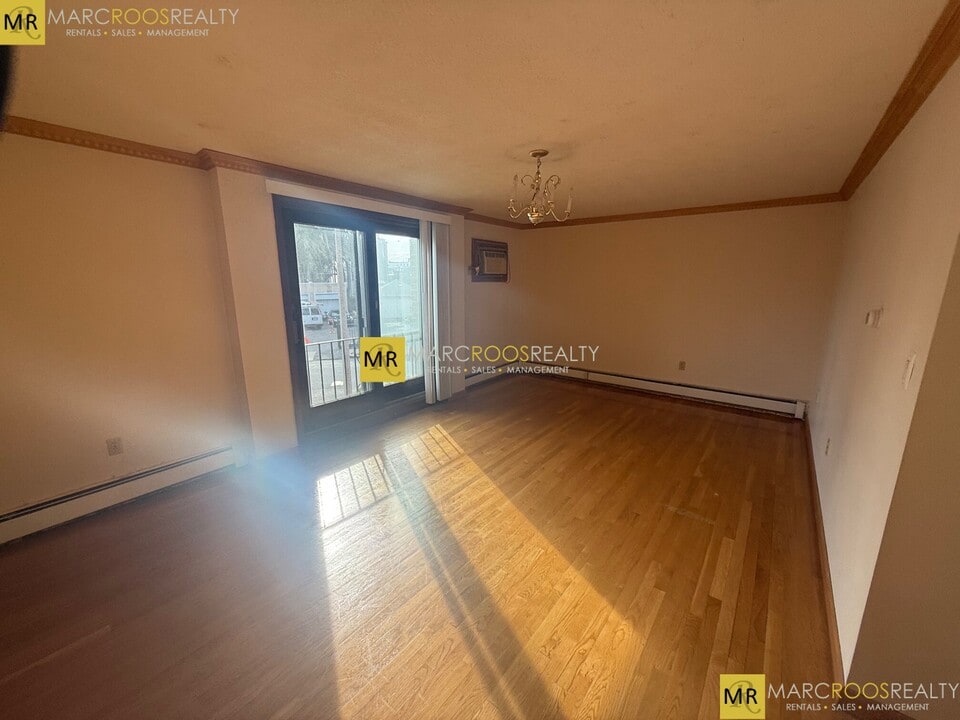 1030 Bennington St in Boston, MA - Building Photo