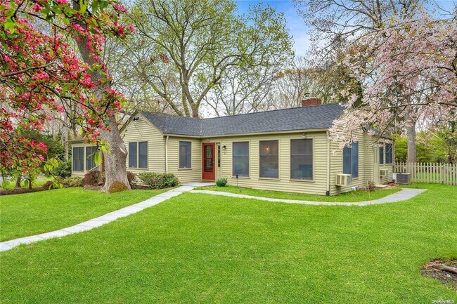60 Aspatuck Rd in Westhampton Beach, NY - Building Photo - Building Photo