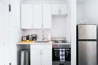 444 W 48th St in New York, NY - Building Photo - Building Photo