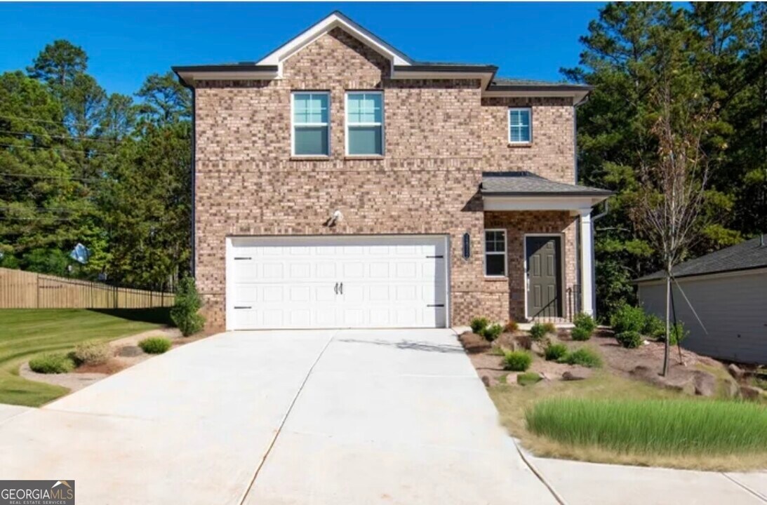 12076 Crosswicks Rd in Union City, GA - Building Photo
