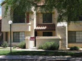 700 E Mesquite Cir in Tempe, AZ - Building Photo